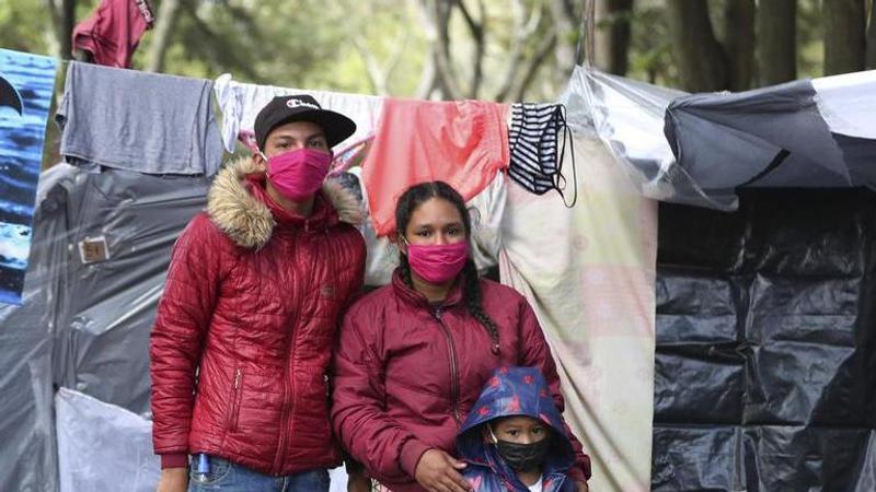 Venezuelan migrants make long trek back home