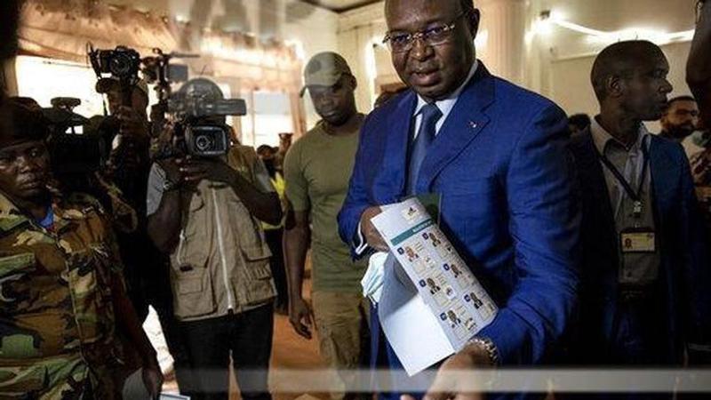 Anicet-Georges Dologuele votes; UN peacekeepers on patrol