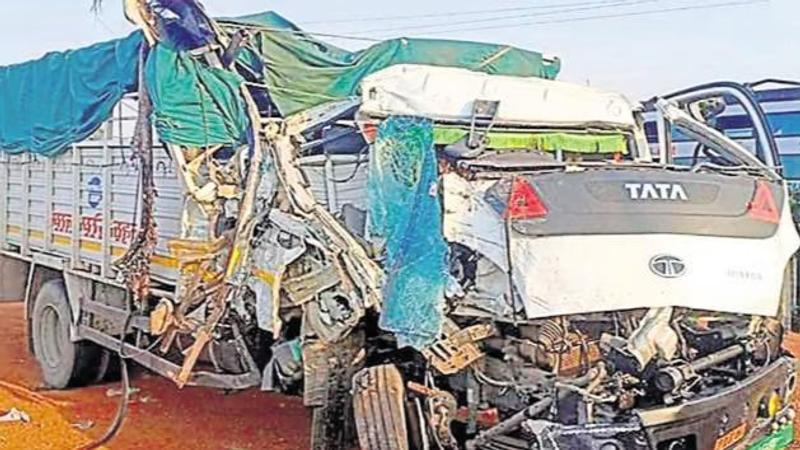 MP: 4 charred to death in fire after collision between two trucks