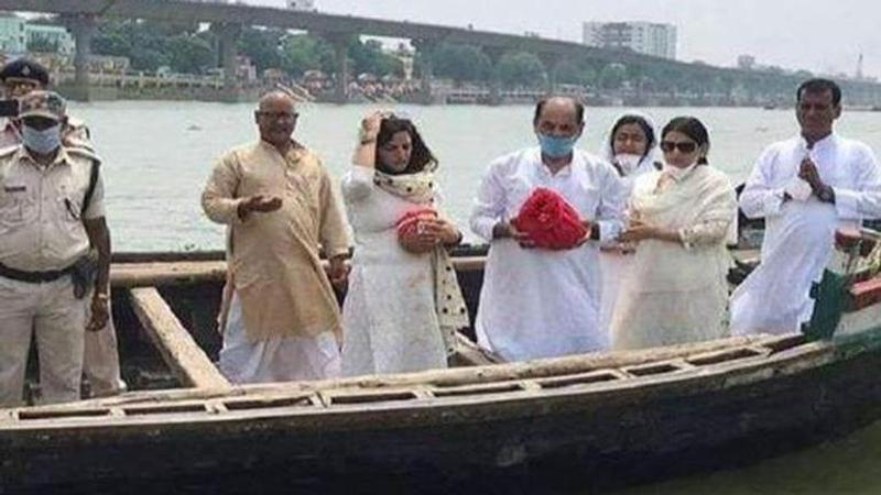 Sushant Singh Rajput's ashes immersed in Ganga by family, prayers to continue in Patna