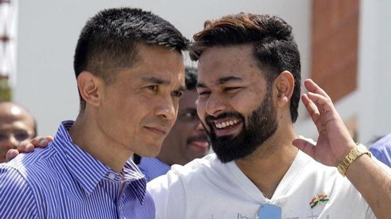 Rishabh Pant meets Blue Tigers captain Sunil Chhetri, social media goes gaga