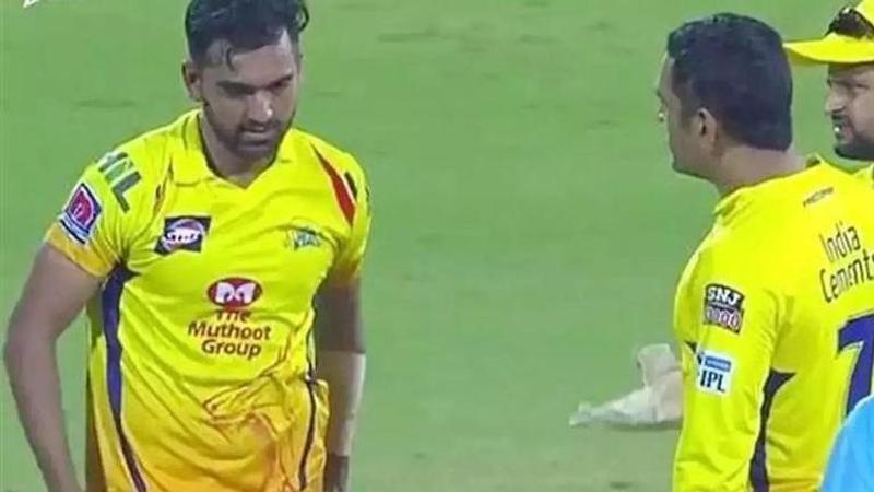 'Tu bada dedh shaana banta hai'; Chahar reveals epic chat with Dhoni after bowling beamers