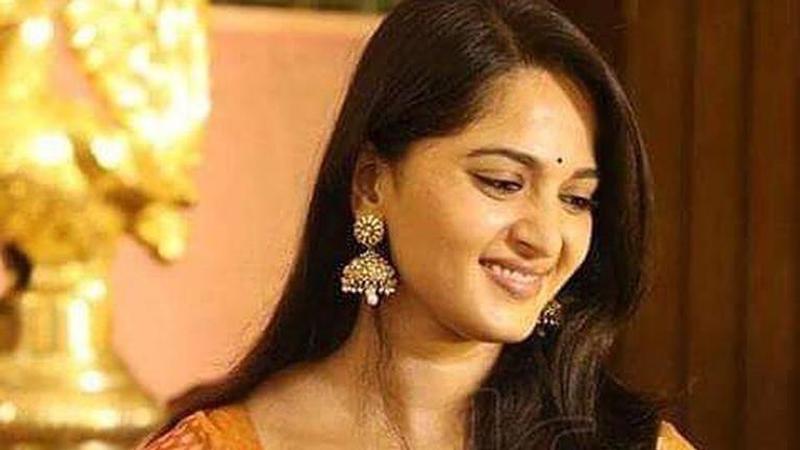 Anushka Shetty makes debut on Twitter, Netizens welcome the 'queen'