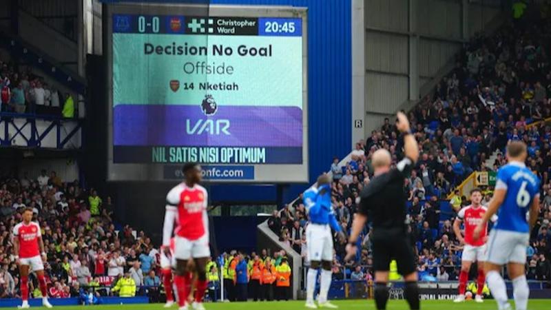 Premier League Clubs vote to keep VAR