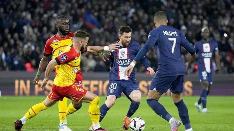 Lionel Messi and Kylian Mbappe score as PSG beats Lens 3-0 to move 9 clear in Ligue 1