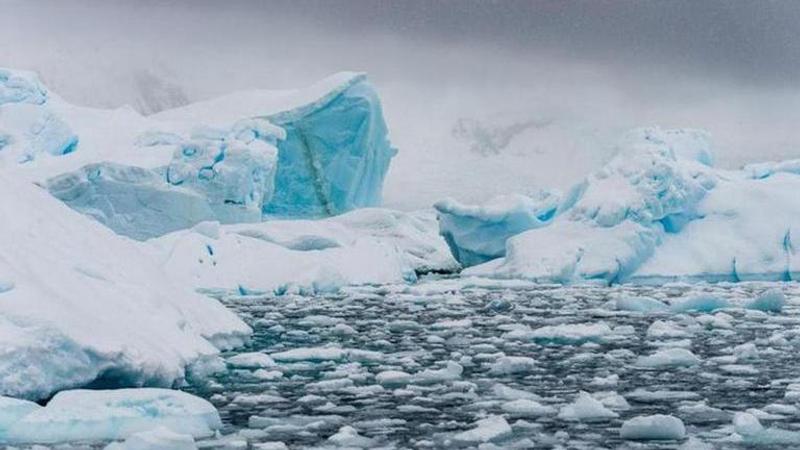 UK research trip to study giant floating iceberg