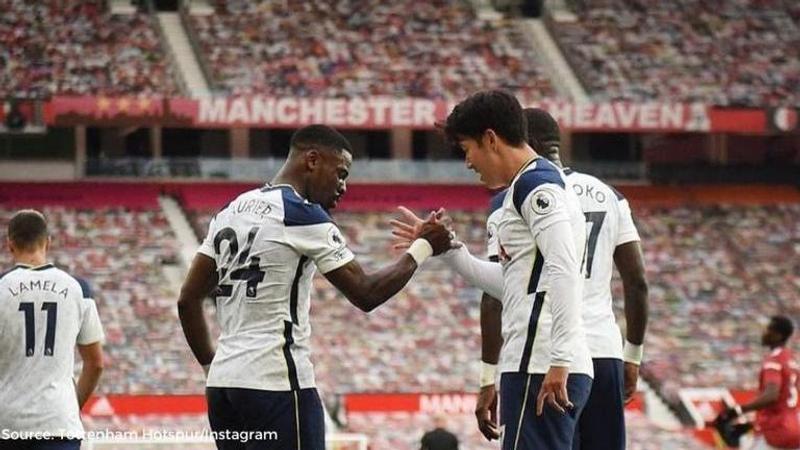 Tottenham celebrate against Man United