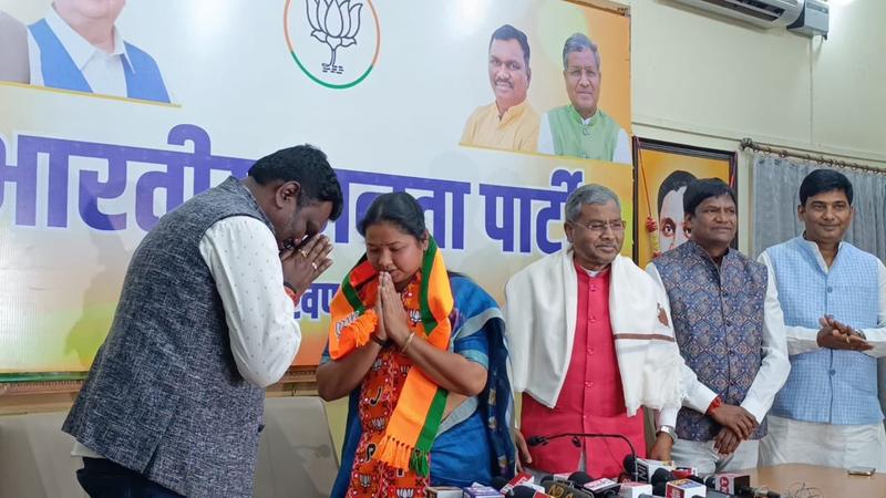 Geeta Koda Joins BJP 