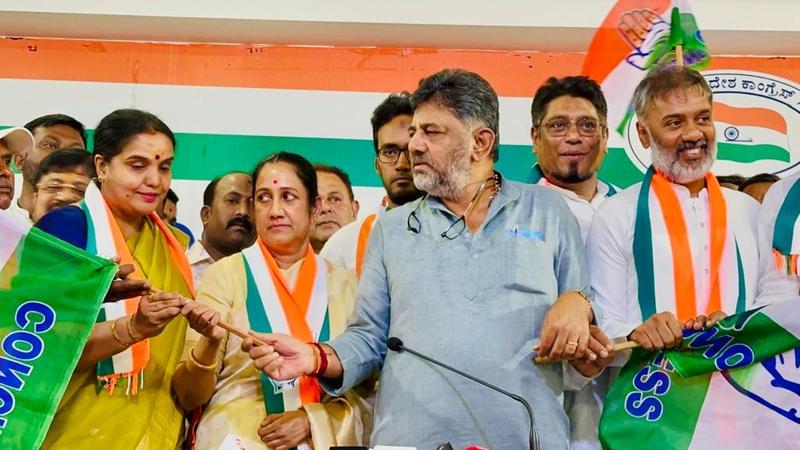 Has Tanveer Ahmed Joined Congress? Viral Pic Showing Key JDS Member Next to Shivakumar Fuels Speculation