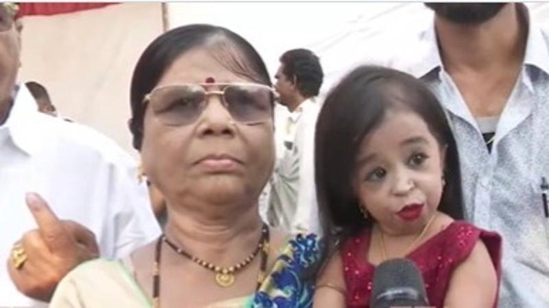 World's Shortest Woman Jyoti Amge Casts Her Vote for Lok Sabha Elections 2024 