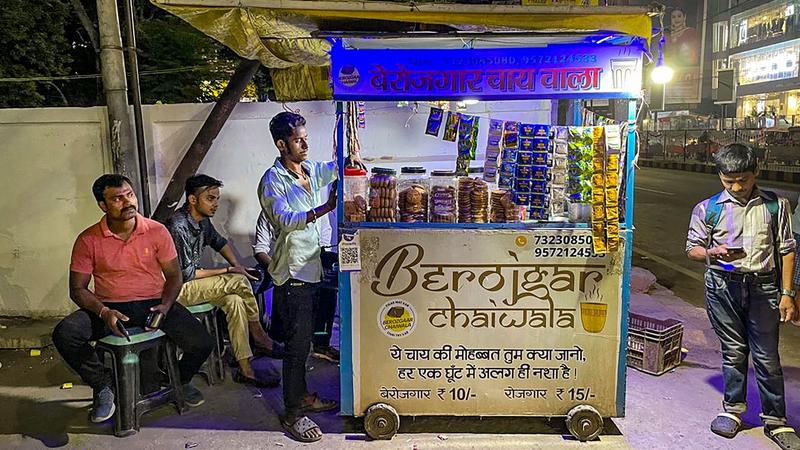 Patna's 'Berozgar Chaiwala', Serving Tea With Social Message