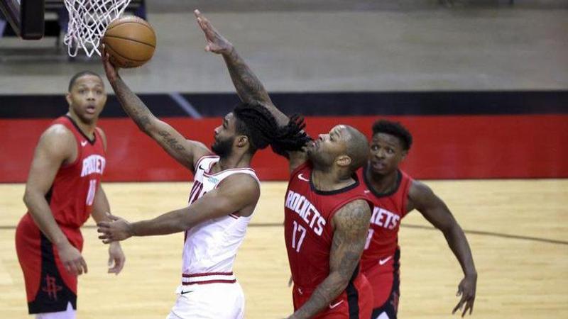 Coby White scores 24, Bulls hand Rockets 8th straight loss