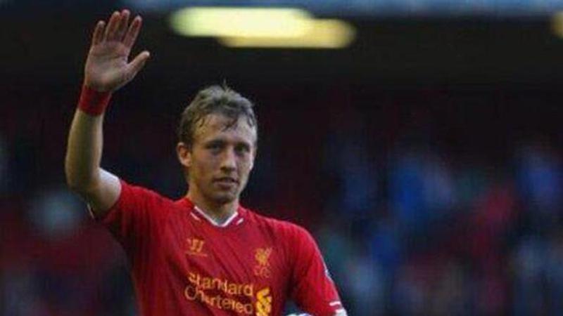 Lucas Leiva acknowledging the crowd