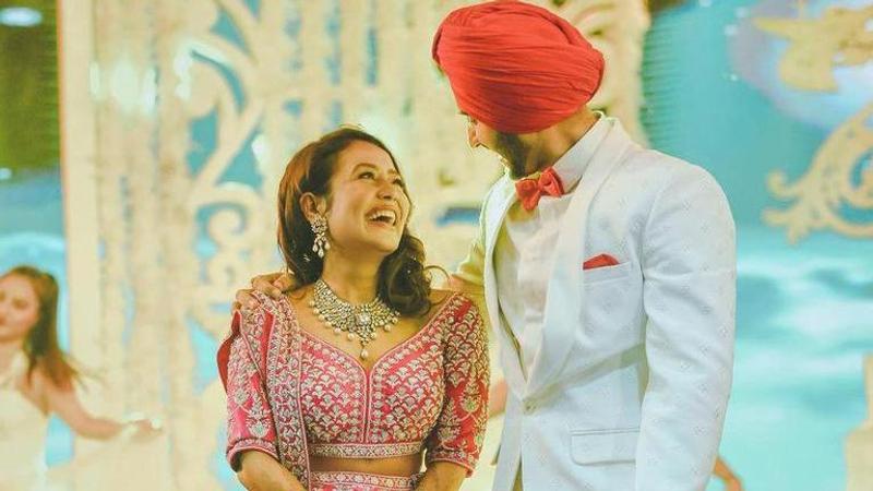 Neha Kakkar, Rohanpreet Singh share romantic posts while celebrating one-month anniversary