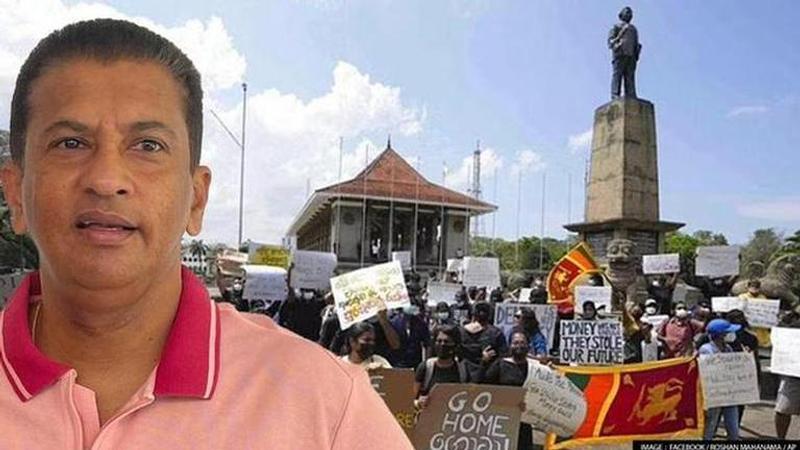 Ex-Sri Lanka Cricketer Roshan Mahanama joins anti-government protesters ...